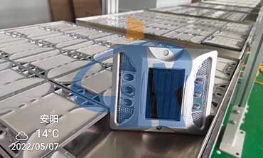 solar studs